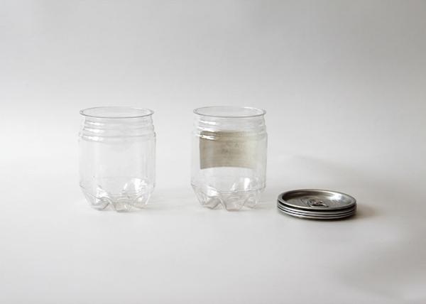 Latas do refresco da bebida