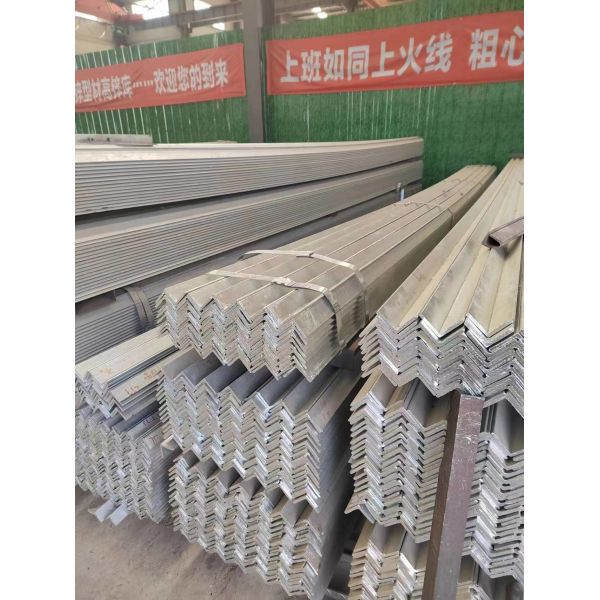 Building Industrial Carbon Equal Iron Equal Angle Steel with Competitive 40x40x4mm