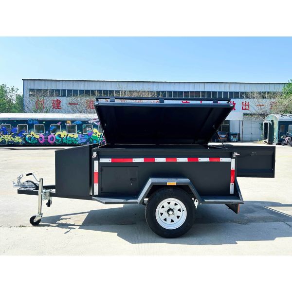 Remorque de camping à essieu simple noire pour le camping en plein air
