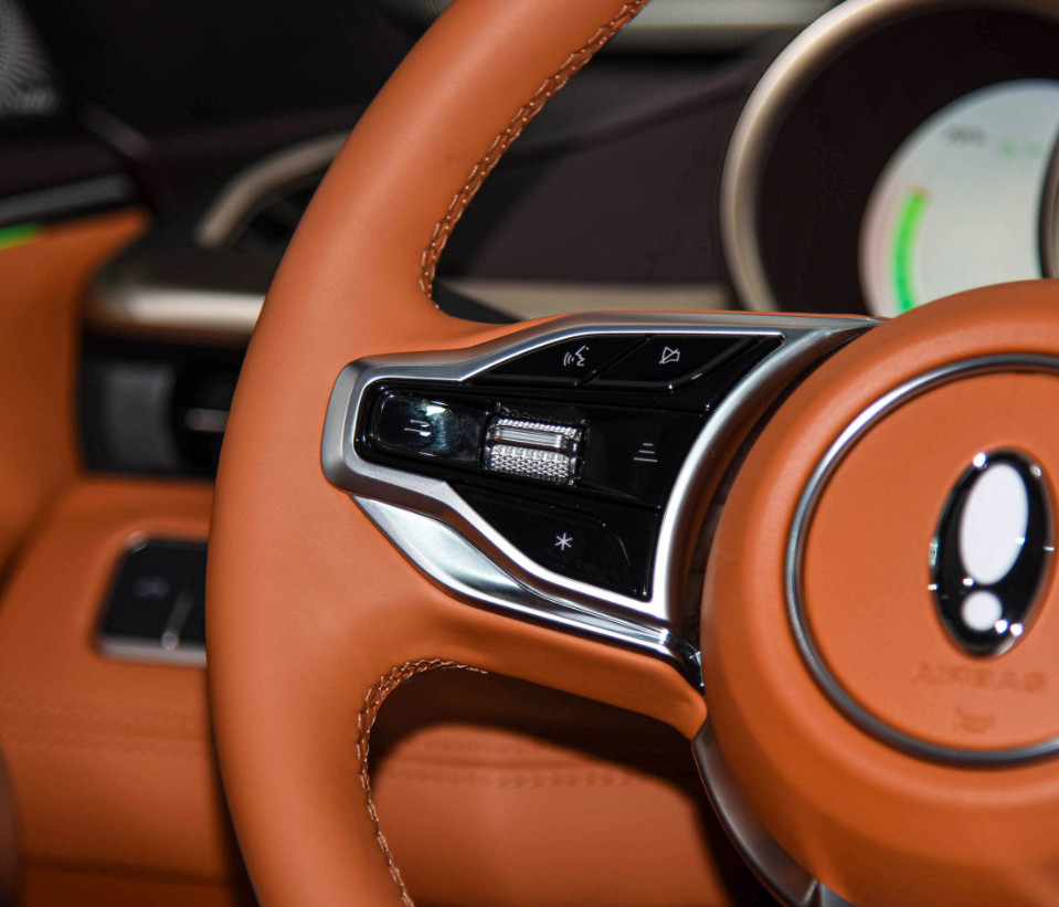 Седан высокой эффективности четырехколесного привода ORA Lightningmao 2022 600km электрический