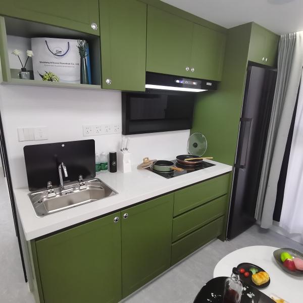 Péniche de luxe à deux étages exclusive – Maison flottante avec toutes les commodités et terrasse ensoleillée sur le toit