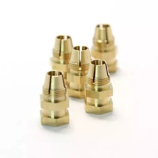 Повернутые латунные части CNC подвергая механической обработке