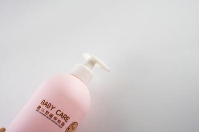 Manipulação de superfície cosmética vazia da impressão da tela das garrafas do cuidado durável do bebê