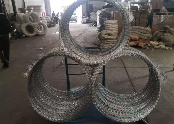 900mm BTO-22 Rapid Deployment Razor Wire Concertina Coils