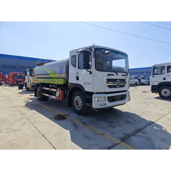 Cost-Effictive Dong Feng 4X2 Sprinkler Truck for Export