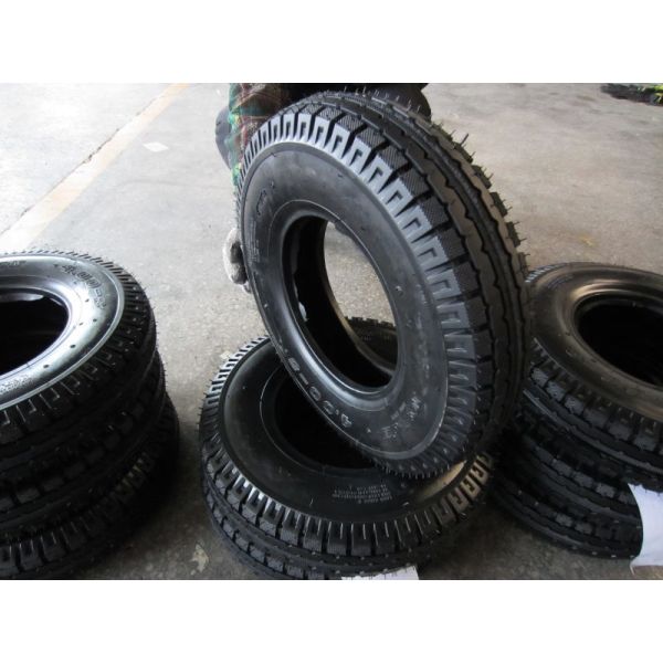 La moto de biais radiale de noir de 8 pouces fatigue 400-8 1.6kg 3.2kg