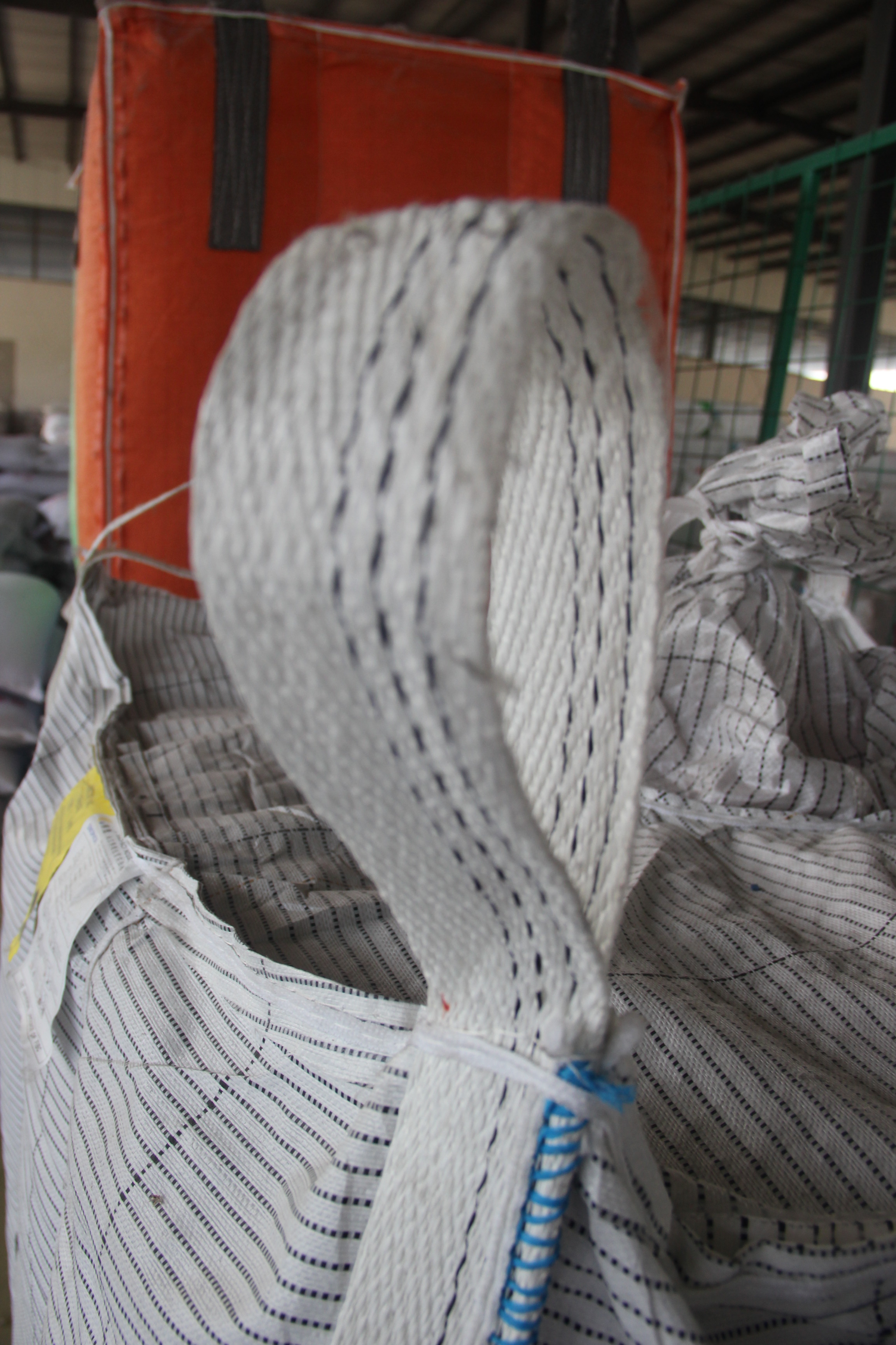 Сумка супер мешка 1 тонны проводная большая с вкладышем HDPE