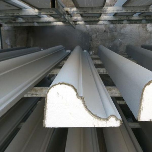 Bande de finition lisse en stuc apprêtée au gesso EPS pour fenêtres et portes de villa, hôtel, hôpital, décoration