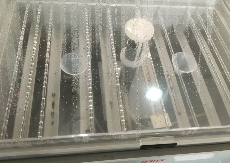 Оборудование для испытаний соляного распыления Система распыления башни с интегральной формой ПВХ покрытие резервуар для уплотнения воды