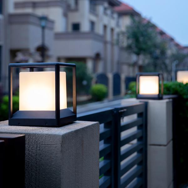 Die Cast Aluminum Solar Pillar Light 5 Watt E27 Base For Outdoor Driveway