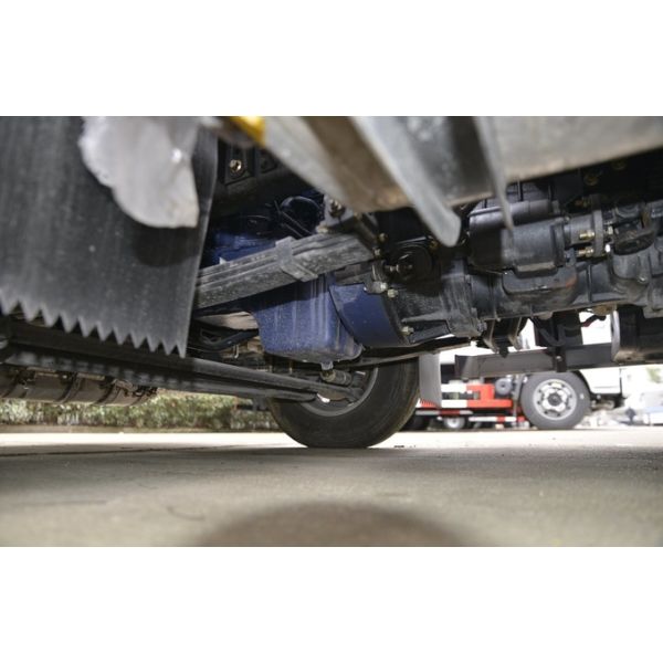 Небольшой 5 кубический нефтяной танкер 4*2 Джифанг топливный танкер грузовик Двойные задние шины