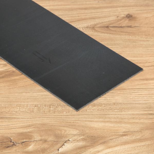 UV Coated Rigid Core LVT Plank Flooring Aucoume Aklaineana Color High Elastic
