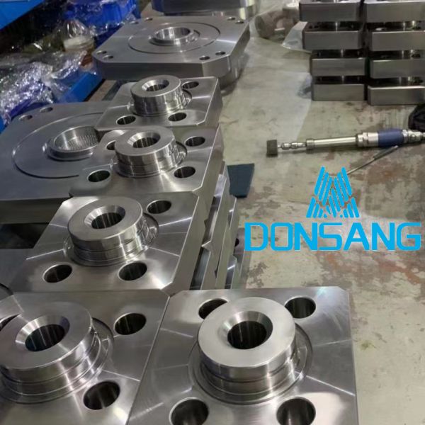 Части выключателя аккумулятора выключателя утеса гидравлические подгоняли