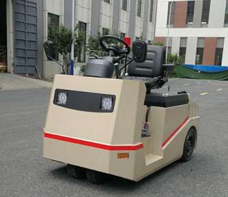 Trator de reboque eléctrico sentado Peso de tração 4000 kg AC Drive Motor sem escovas Gratuito de manutenção