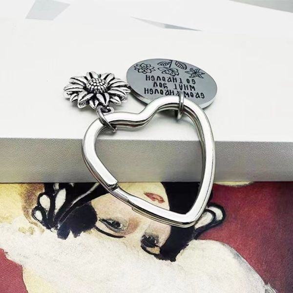 Petit pendentif Daisy mode porte-clés lettres porte-clés en acier inoxydable Pour les amis