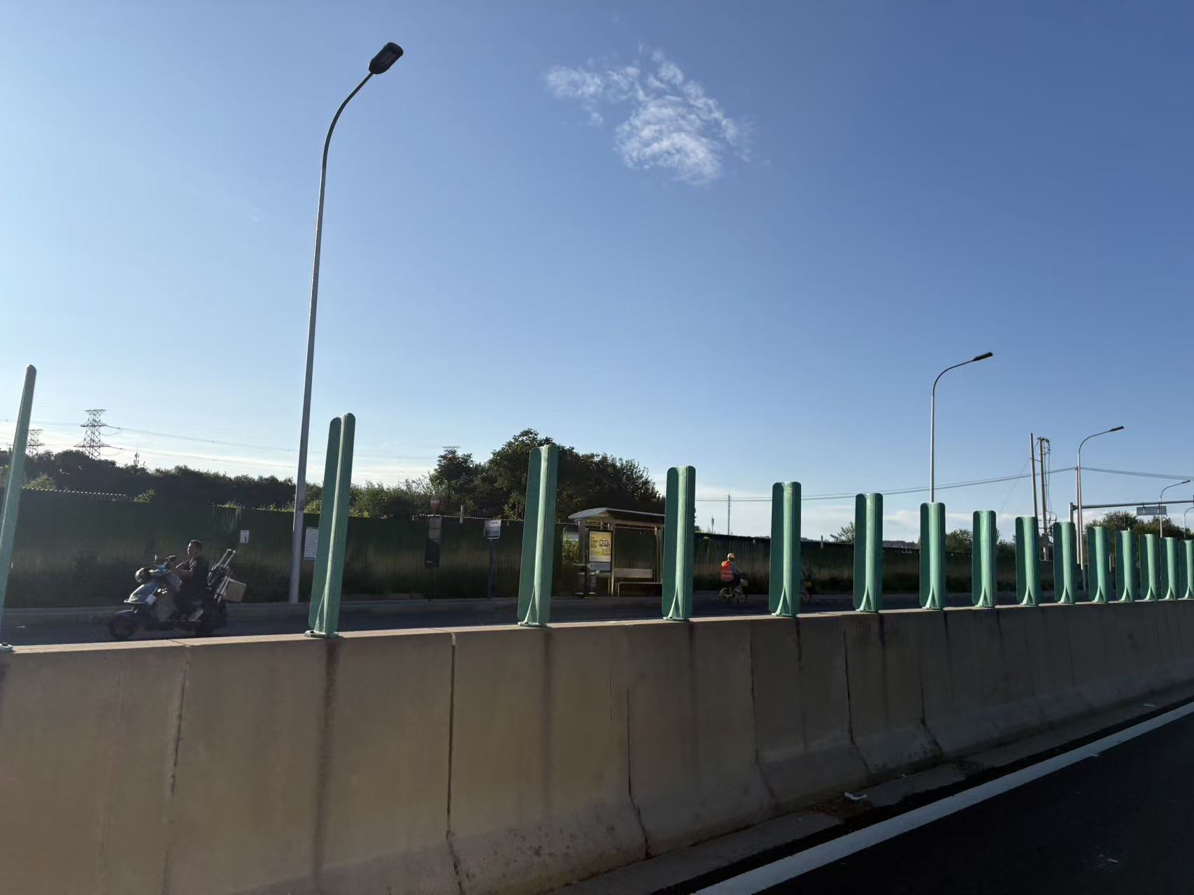 Durable SMC Green Board HDPE anti-glare barrier panel for highways Ideal for road safety projects.