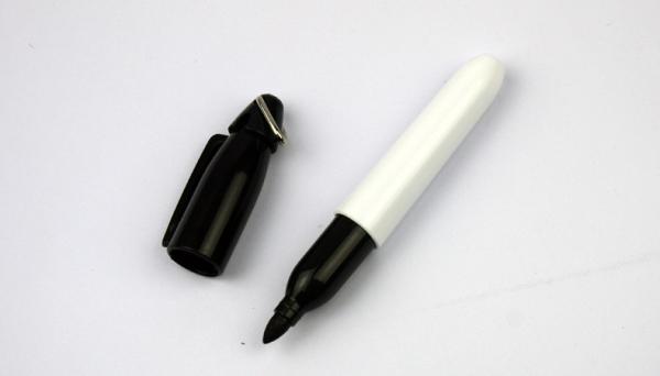 golf oil pen was used for ball liner marker