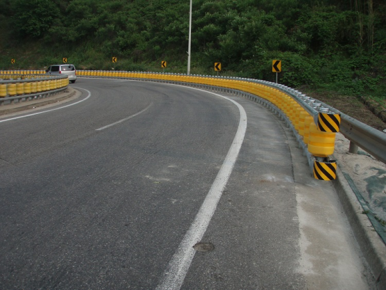 Highway Safety Anti Crash Traffic Safety Barrier Rolling Systems Guardrail