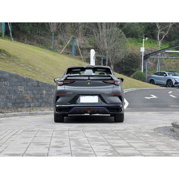 2023 Nouveau SUV à essence 5 places Changan Uni-T voiture à essence en stock