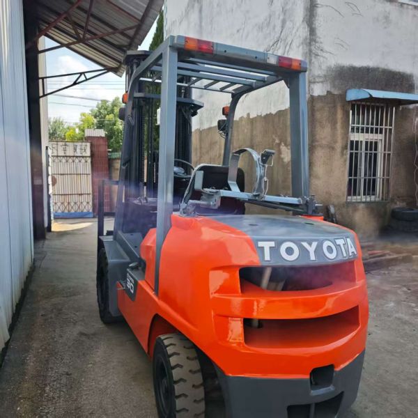 Japón TOYOTA 30 3 Toneladas 4.5 Metros 3 Mástil Carretilla Elevadora LPG Usada Doble Uso de Propano y Gas Licuado
