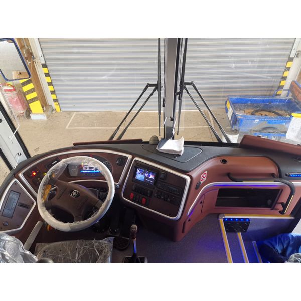 LHD/RHD Euro3 47 Seats 336HP YBL6128H Luxury Coach Bus for sale