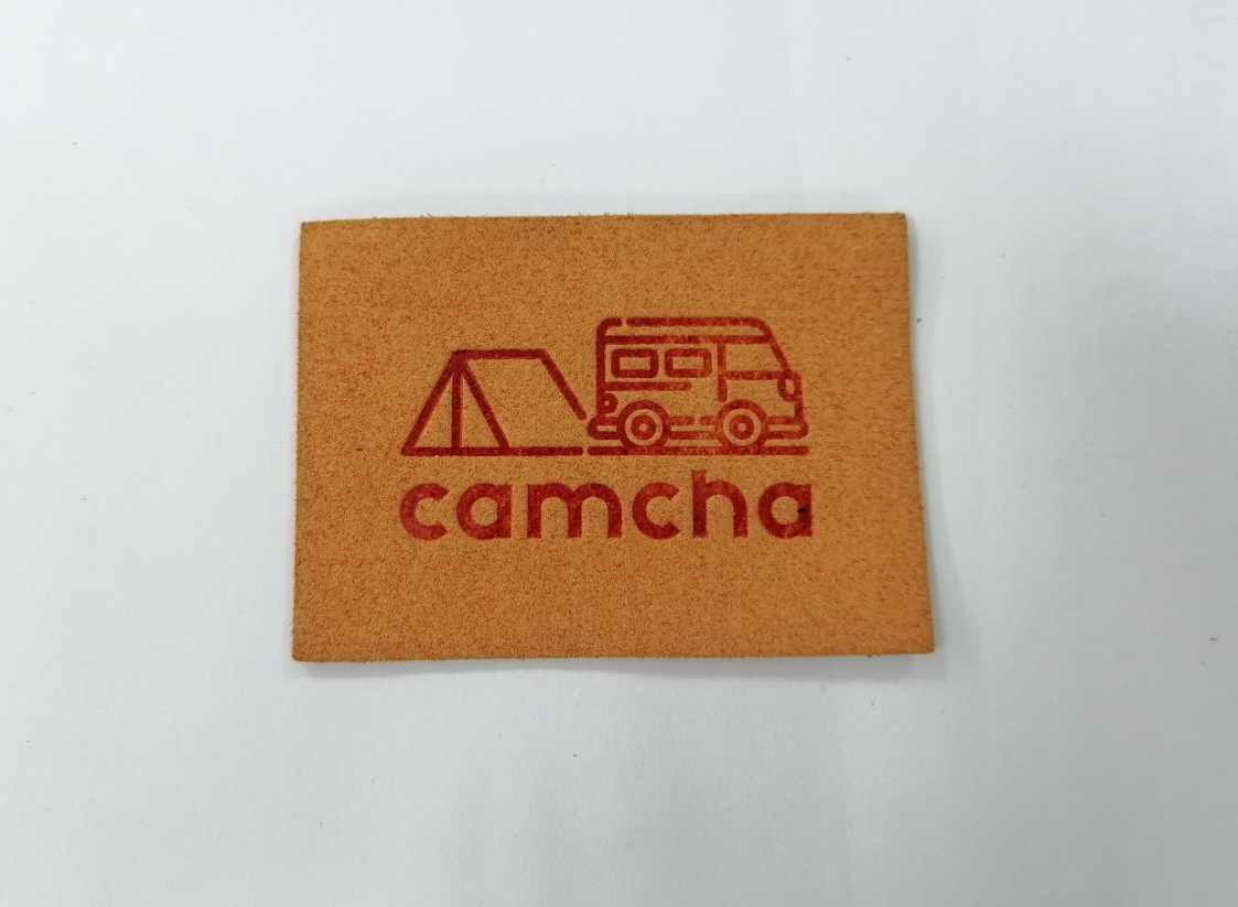 PU замши Microfiber цвета Pantone выбил кожаные заплаты шьет на одежде