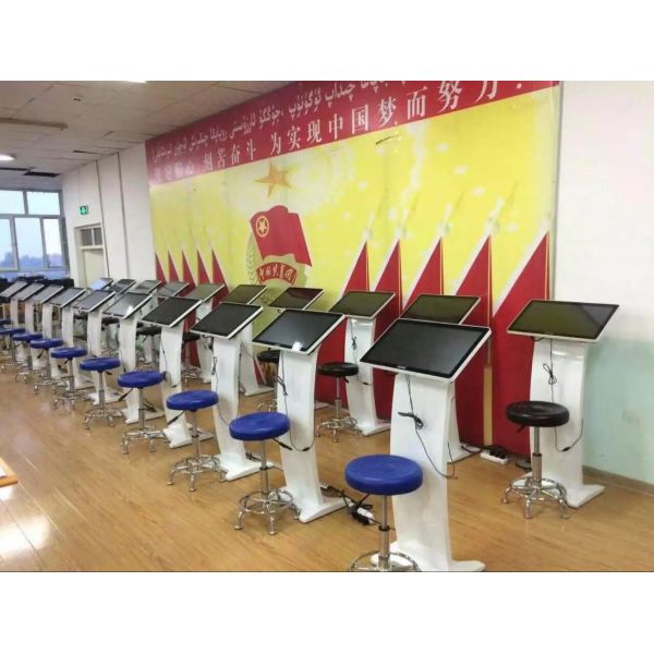 Dustproof Waterproof Digital Signage For Bookstores , Network LCD Advertising Display