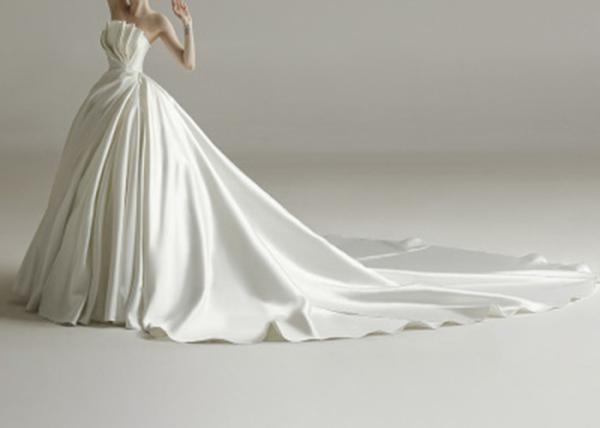 Cream luxury Unique Ball Gown Wedding Dresses Satin Long Tail Big Pleats