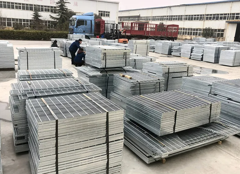 Heavy Duty Serrated Welded ASTM A36 Galvanized Steel Grating for Industrial Walkways and Platforms
