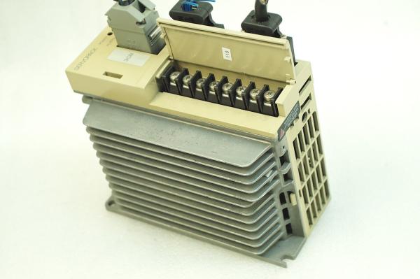 SGD-04AN Yaskawa AC 0-230v Voltage Output Electric Servopack driver