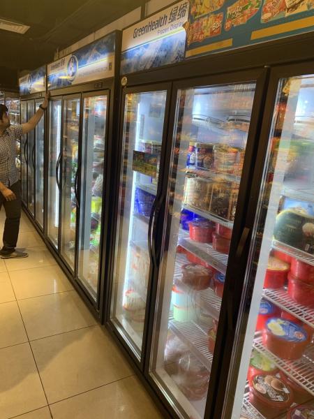Black Auto Defrost Swing Glass Door Merchandising Freezers Aluminum Alloy Frame