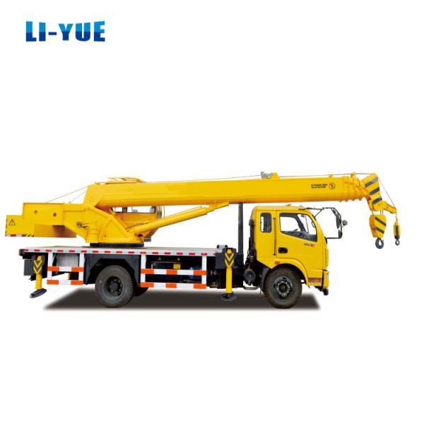 6 Ton Telescopic Boom Mobile Crane With Construction Lifting And Vertical Outriggers
