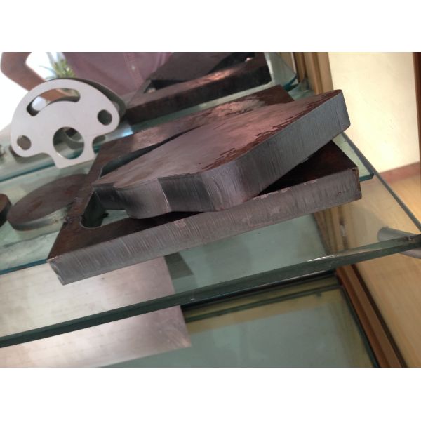 Laser power 2000W fiber laser cutting machine for cutting stainless steel and carbon steel