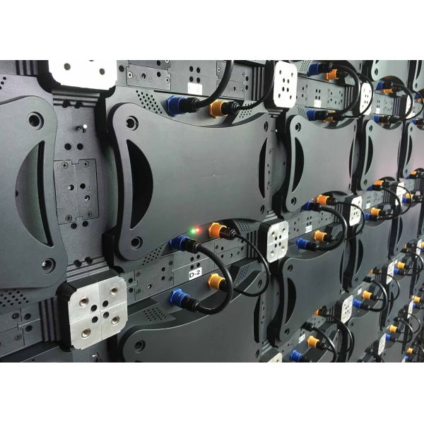 Small Pitch Full Color P1.56mm SMD1010 HD LED Screen Display 800 Nits Indoor Commercial Backlit Display