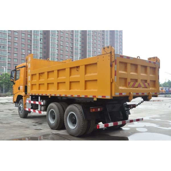 Pequeño camión de carga pesada Shacman Euro V para una capacidad de carga óptima