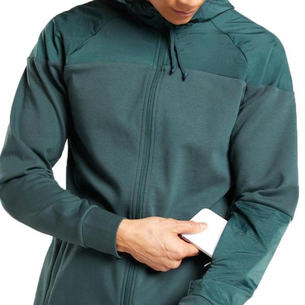 Os ternos encapuçados ostentam para jurar o desenhista que Clothes Men Casual ajustou o desgaste de formação do fato de esporte