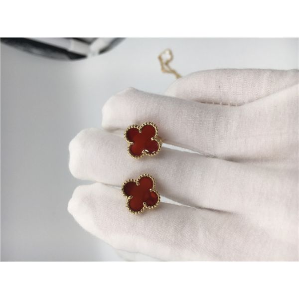 Van Cleef Arpels Sweet Alhambra earstuds 18k yellow gold with carnelian