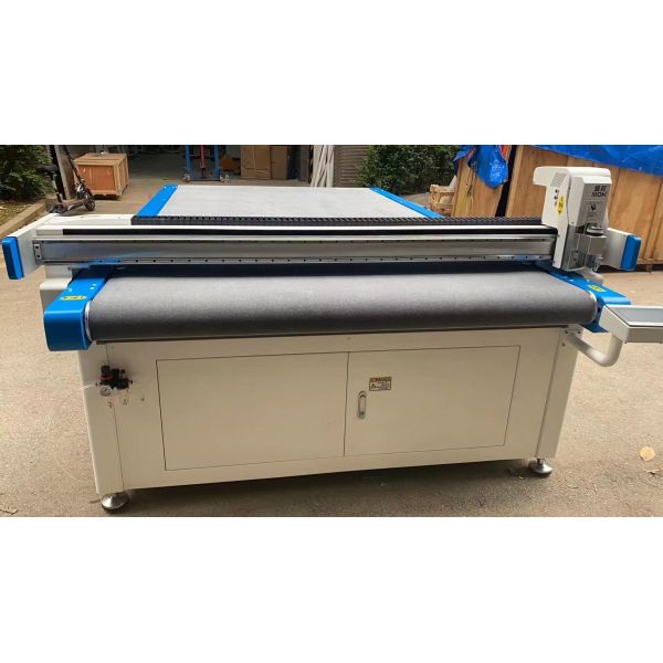 Máquina de corte digital de cuchillo de junta de absorción de choques EVA