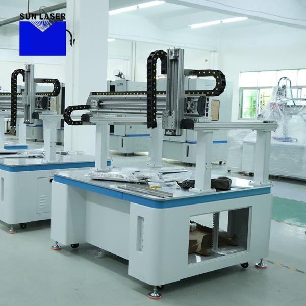Machine de soudage laser à grille entièrement automatique pour le soudage étanche du couvercle carré de la batterie et du faisceau de 1,4 m2