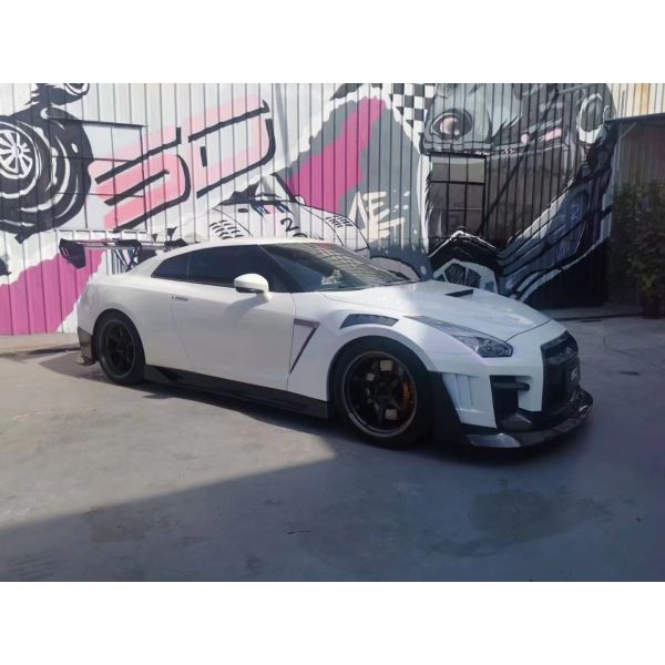 Customized 2022 Nissan Body Kit Front And Rear GTR R35 Car Bumper Covers