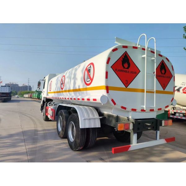 Manual Transmission HOWO 6X4 20 28cbm 20000 Liters 6000 Gallon 371HP Oil Fuel Tanker Truck