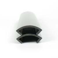 Profiles extrudés en PVC noir finition Construction semi-circulaire Profil plastique sur mesure Extrusion