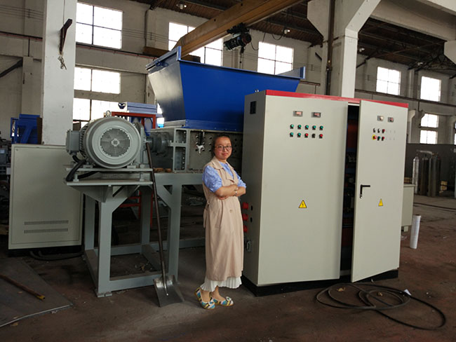 Машина двухвальной автошины отхода аттестации КЭ деревянной Шреддинг