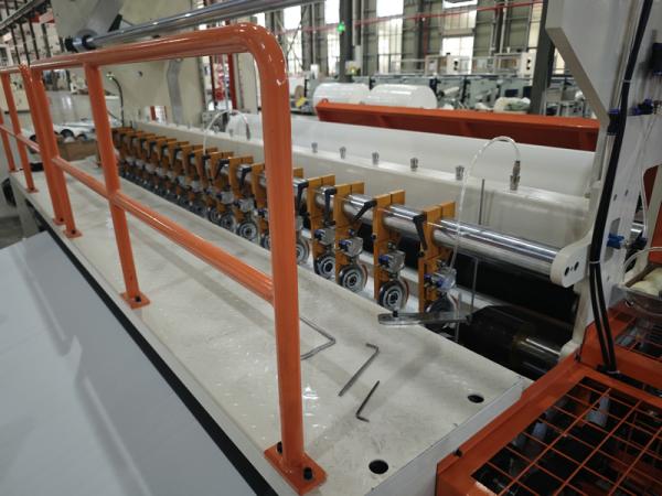 Se trata de una herramienta de corte automático de papel Jumbo de 300 m/min 380 V.