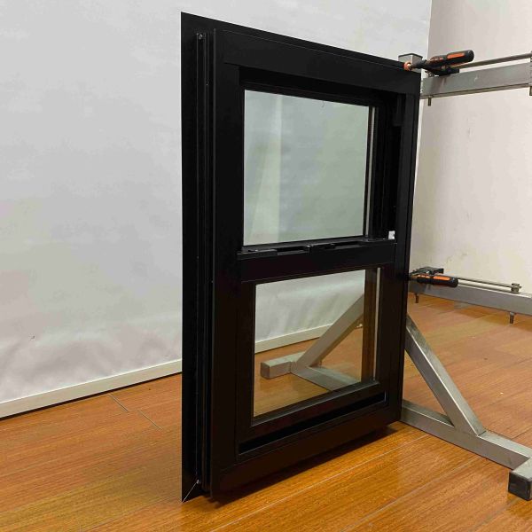 Black Customizable Aluminium Hung Windows Waterproof Aluminium Glazed Windows
