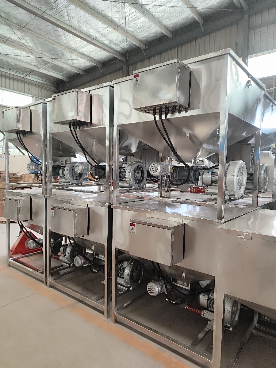 Automatic Timer Motorized Fish Feeder Feed Loading Machine 45 Packs Per Hour System