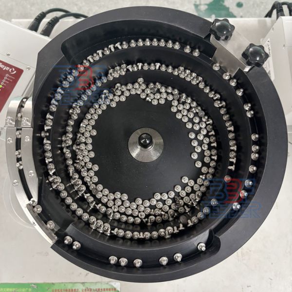 Piles à rivets à boulons magnétiques Pièces d'alimentation de bols vibrants avec finition de bol poli ou revêtement en PU