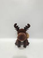 Une poupée en peluche de cerf, cadeau de Noël pour les enfants.