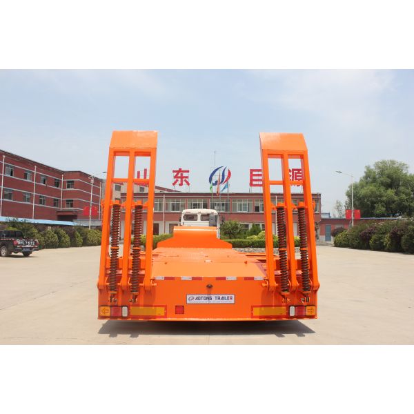 Semi-Trailer 150ton Heavy Duty 4 Line 8 Axle Low Bed Trailer with 32 Tyres and Gooseneck
