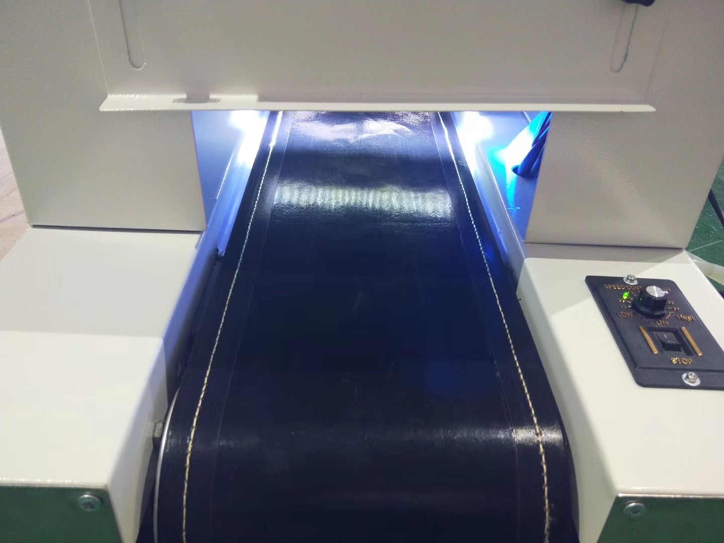 Тип УЛЬТРАФИОЛЕТОВЫЕ леча системы транспортера 1500W стола для УЛЬТРАФИОЛЕТОВОГО слипчивого засыхания